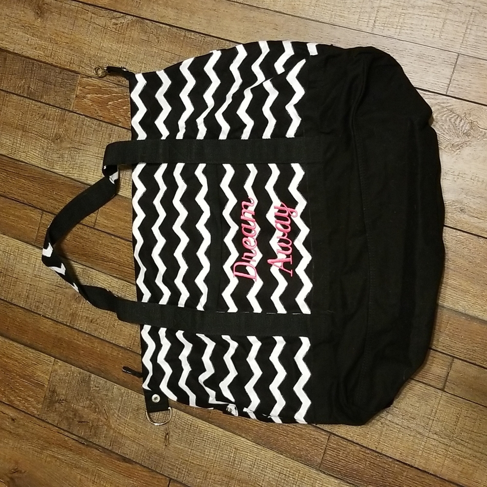Thirty one Retro Metro Weekender Black Chevron Dream Away overnight bag tote